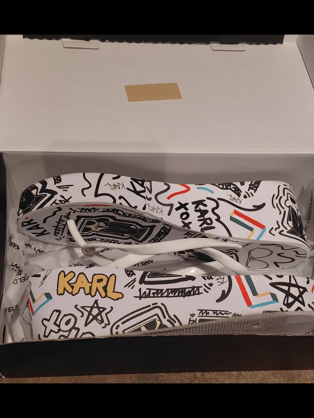 Karl Lagerfeld White Graphic Flip-Flop Platforms SZ 9